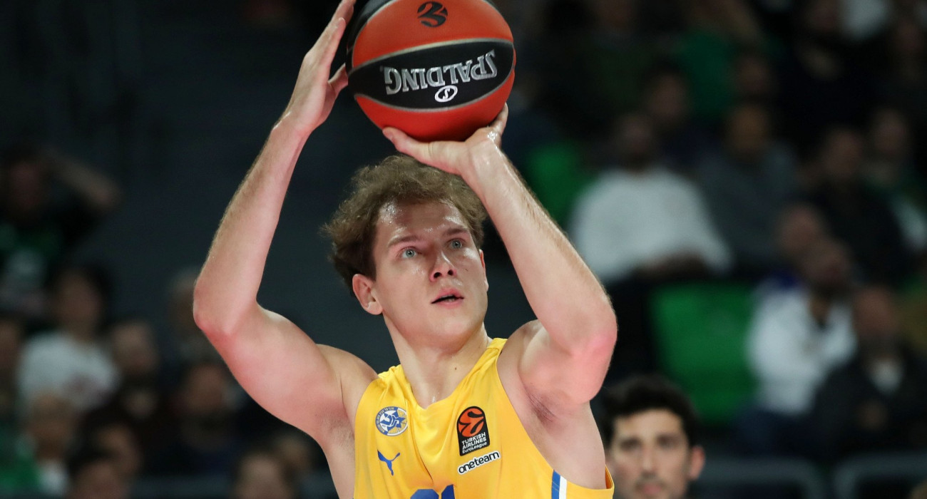 Ο Ρόκας Γιοκουμπάιτις με τη φανέλα της Μακάμπι Τελ Αβίβ