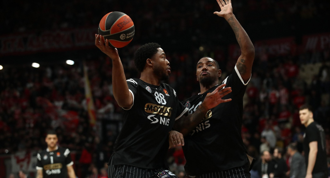 Ο Αϊζάια Μάικ με την φανέλα της Παρτίζαν - Πηγή: ΙΝΤΙΜΕ