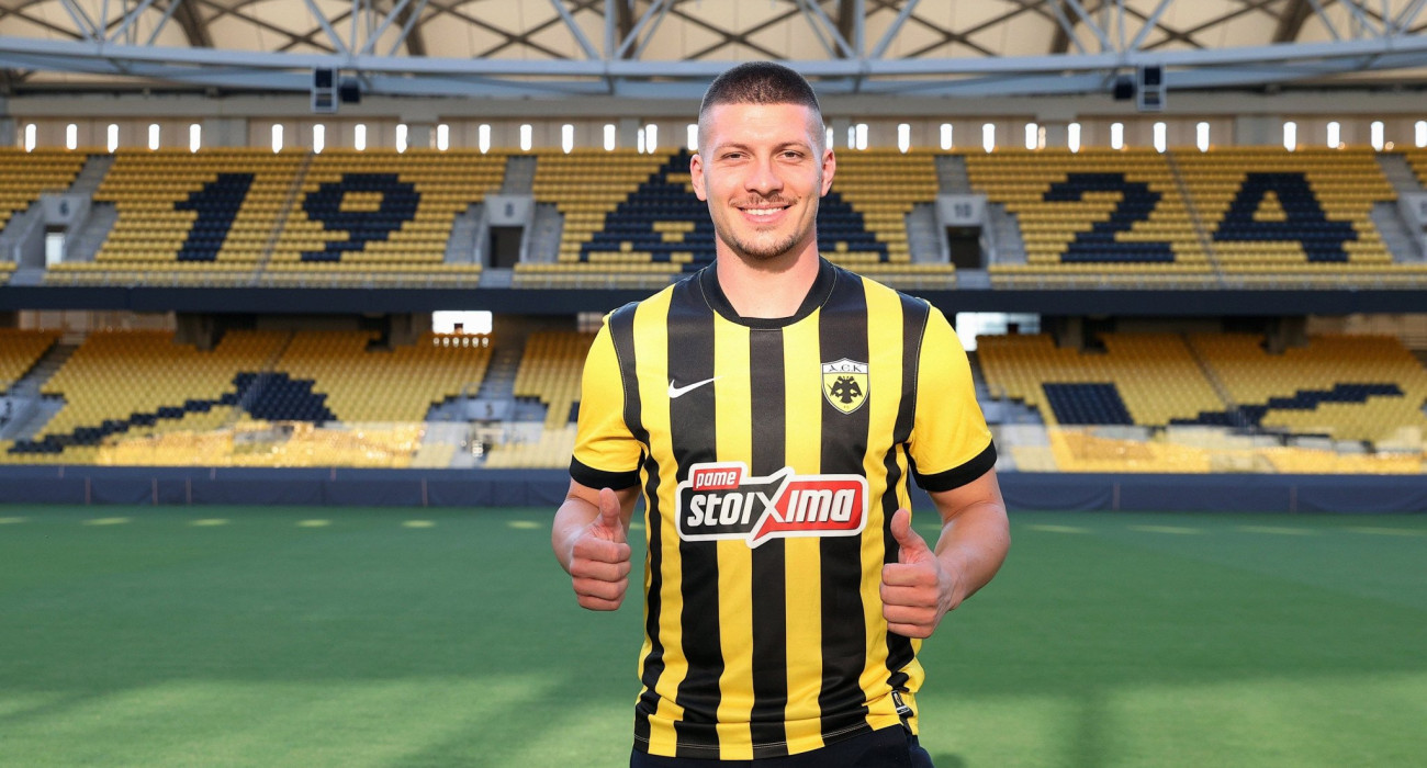 Ο Λούκα Γιόβιτς με την φανέλα της ΑΕΚ / Πηγή: Intime