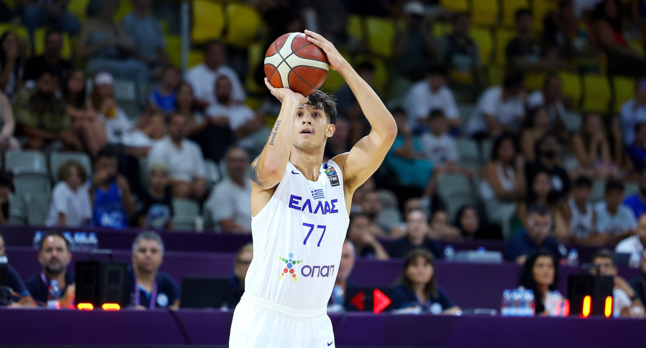 Ο Νάσος Μπαζίνας με την φανέλα της Εθνικής Ελλάδας - Πηγή: ΙΝΤΙΜΕ