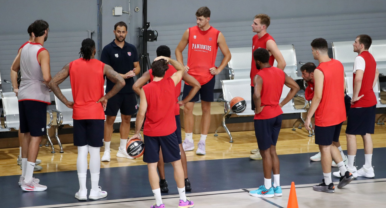 Οι αθλητές του Πανιωνίου κατά τη διάρκεια της πρώτης τους προπόνησης - Πηγή: ΙΝΤΙΜΕ