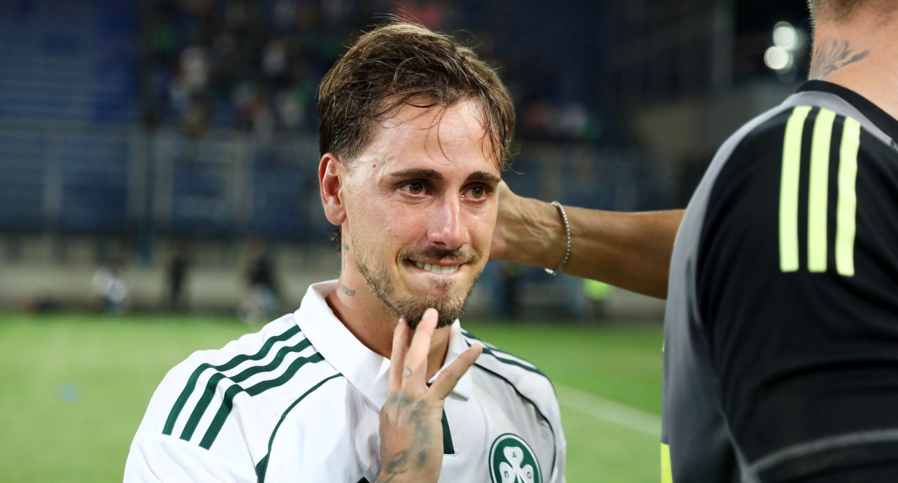 Ο Ντάνιελ Μαντσίνι με δάκρυα στα μάτια μετά την πρόκριση του Παναθηναϊκού στα playoffs του Europa League / Πηγή Intime