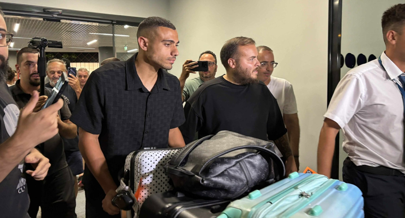 Ο Γιώργος Γιακουμάκης κατά την άφιξή του / Πηγή: Athletiko