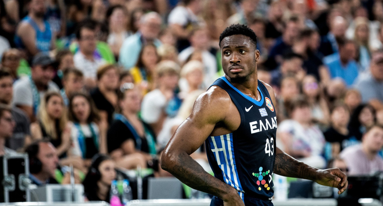 Ο Θανάσης Αντετοκούνμπο με τη φανέλα της Ελλάδας, Πηγή: Eurokinissi