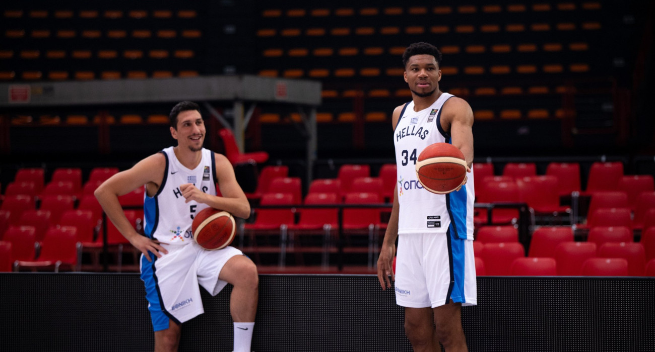 Ο Γιάννης Αντετοκούνμπο με τον Γιαννούλη Λαρεντζάκη Πηγή: Eurokinissi