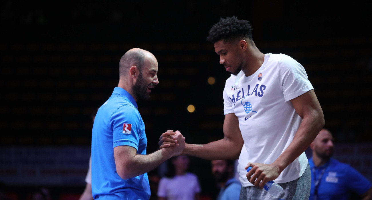 Ο Γιάννης Αντετκούνμπο με τον Βασίλη Σπανούλη, Πηγή: Eurokinissi