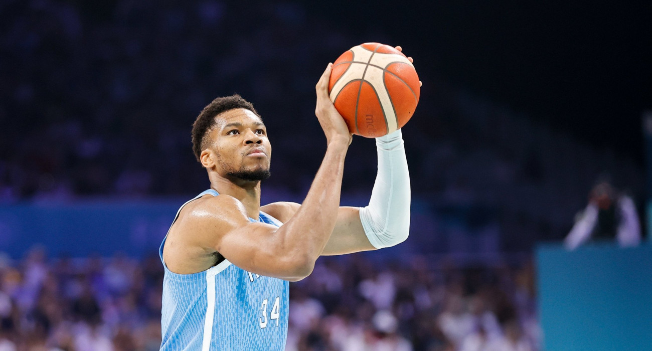 Ο Γιάννης Αντετοκούνμπο με τη φανέλα της Εθνικής Ελλάδας/Πηγή; Eurokinissi