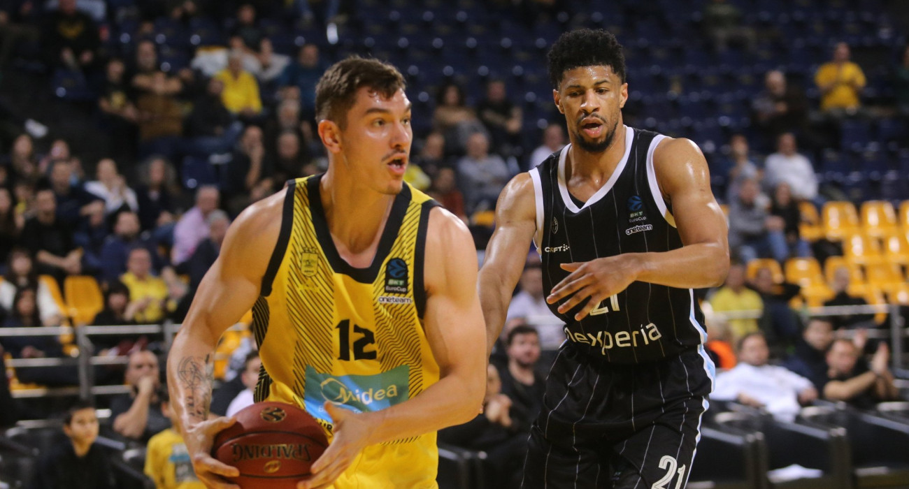 Ο Γιώργος Γκιουζέλης με τη φανέλα του Άρη/Πηγή: Eurokinissi