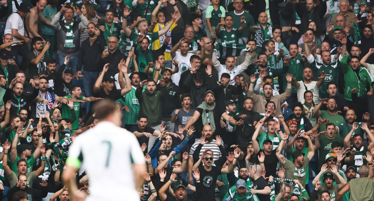 Ο κόσμος του Παναθηναϊκού σε στιγμιότυπο απ' το εφετινό παιχνίδι στην Γλασκώβη / Πηγή: Eurokinissi