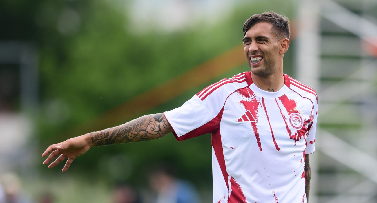 Ο Χέφτε Μπετανκόρ με τη φανέλα του Ολυμπιακού/ Πηγή: Eurokinissi