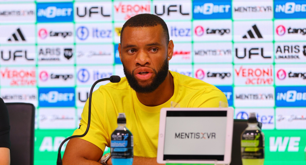 Ο Άρνολντ Μουκουντί στη συνένετυξη τύπου πριν τον πρώτο αγώνα με τον Άρη Λεμεσού/ Πηγή: Eurokinissi