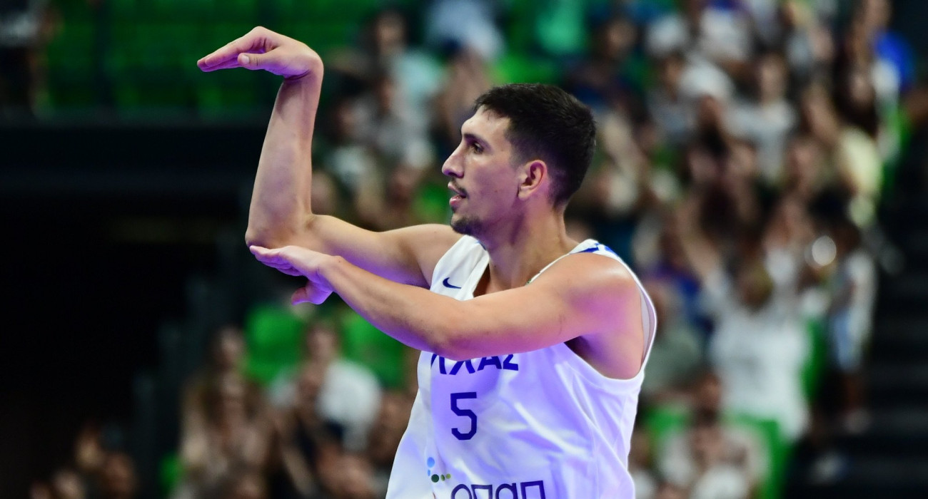 Ο Γιαννούλης Λαρεντζάκης πανηγυρίζει με τη γνωστή «κόμπρα», Πηγή: Eurokinissi