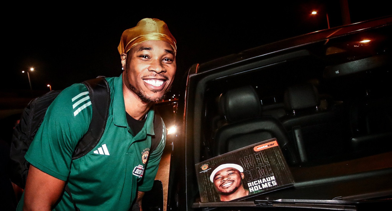 Ο Ρισόν Χολμς κατά την άφιξή του στην Αθήνα/Πηγή: Eurokinissi