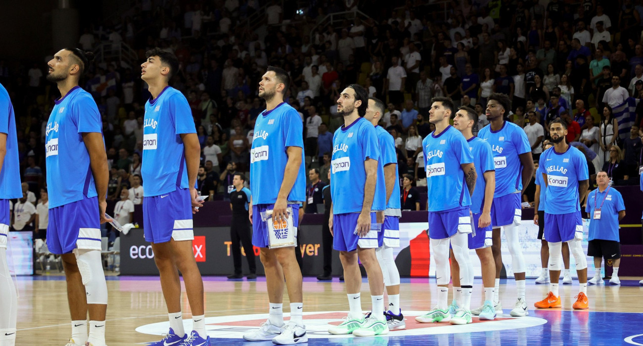 Πηγή: Eurokinissi - Οι Έλληνες διεθνείς κατά τη διάρκεια της ανάκρουσης του Εθνικού Ύμνου