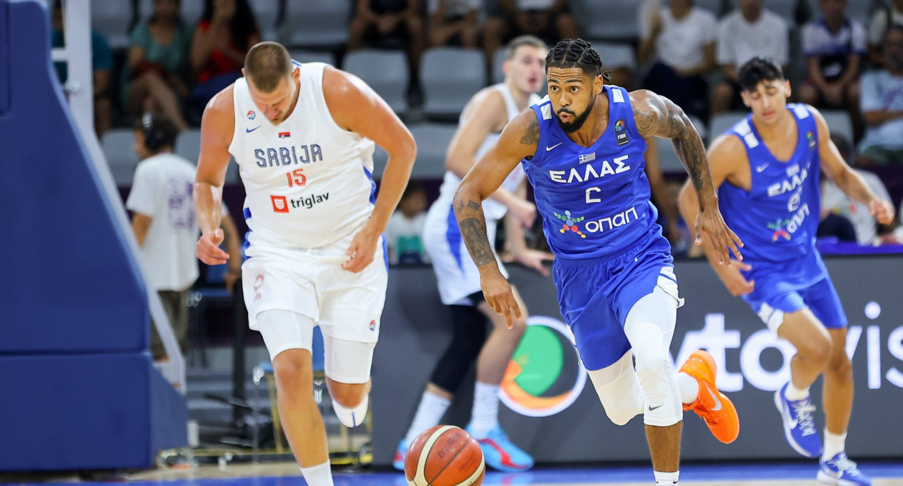 Ο Ντόρσεϊ με τον Γιόκιτς στο φιλικό της Ελλάδας με τη Σερβία στην Κύπρο / Πηγή: Eurokinissi