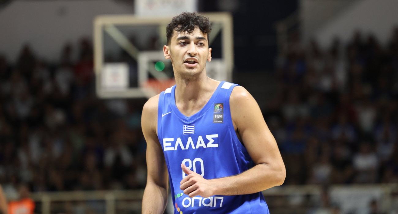 Ο Αλέξανδρος Σαμονούροβ με τη φανέλα της Ελλάδας, Πηγή: Eurokinissi