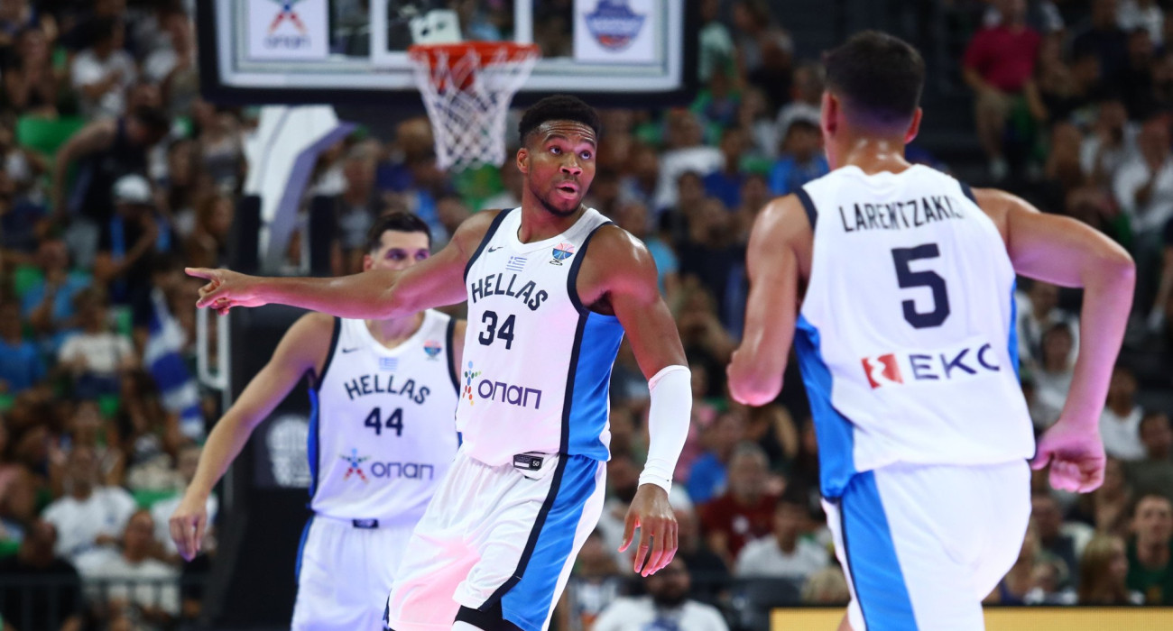 Ο Γιάννης Αντετουκούνμπο με τους συμπαίκτες του, Πηγή: Eurokinissi