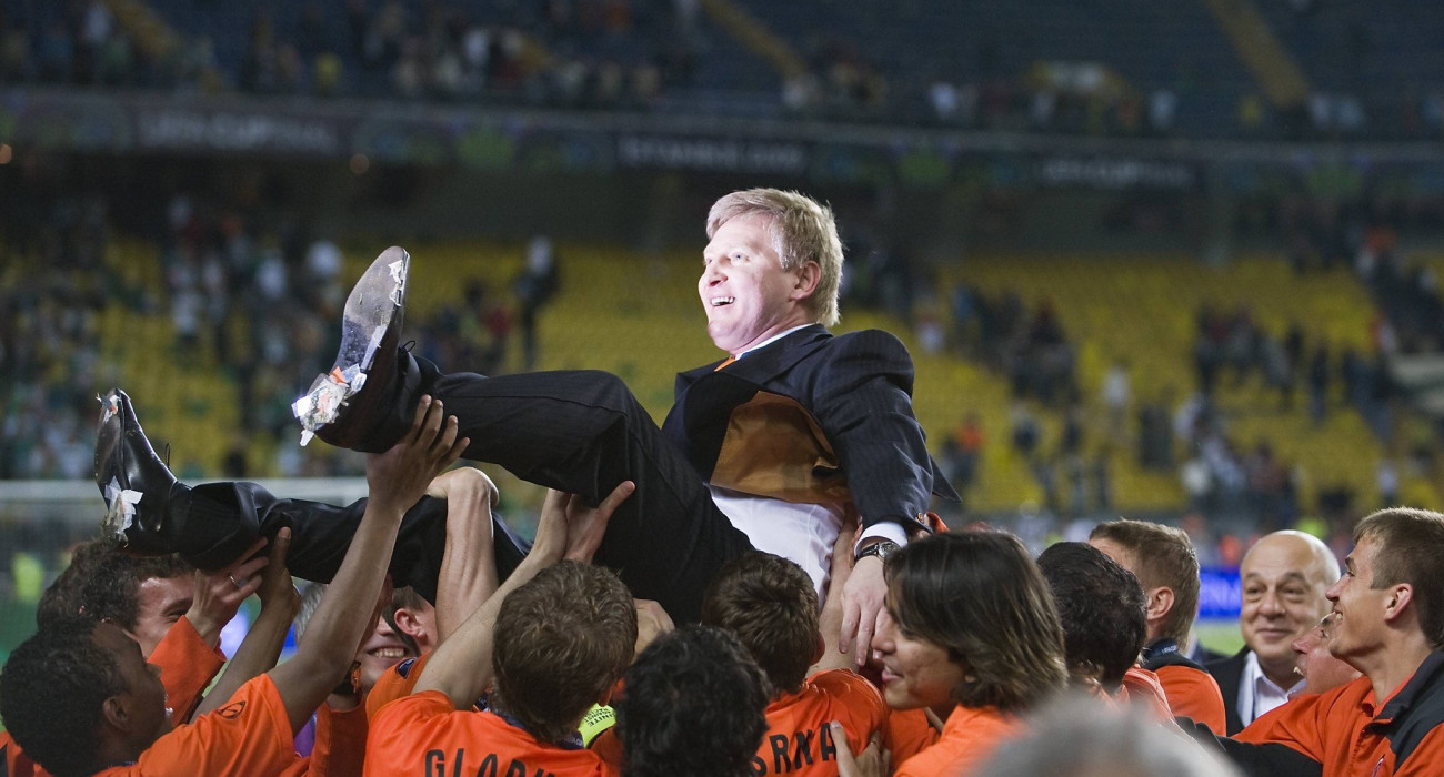 Ο Ρινάτ Αχμέτοφ πανηγυρίζει την κατάκτηση του Κυπέλλου UEFA από τη Σαχτάρ?Πηγή: Imago