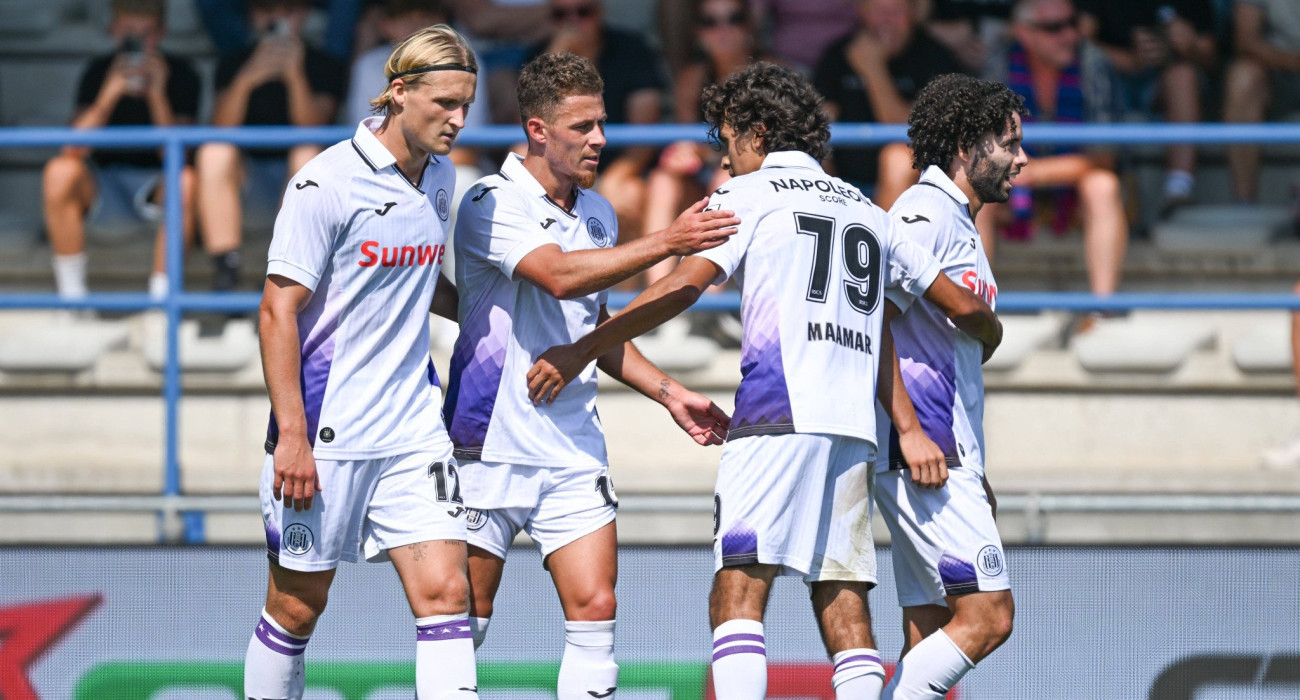 Οι ποδοσφαιριστές της Άντερλεχτ πανηγυρίζουν / Πηγή: Imago