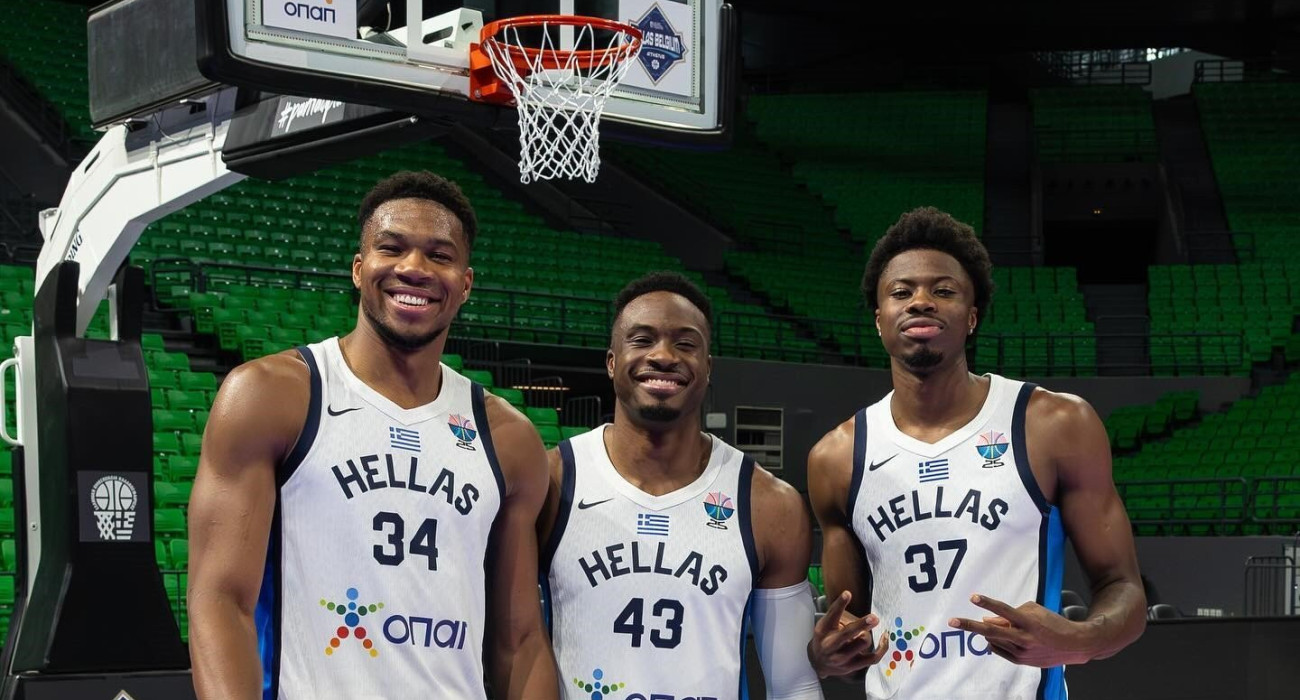 Τα αδέρφια Αντετοκούνμπο με τη φανέλα της Ελλάδας, Πηγή: Hellenic Basketball Federation