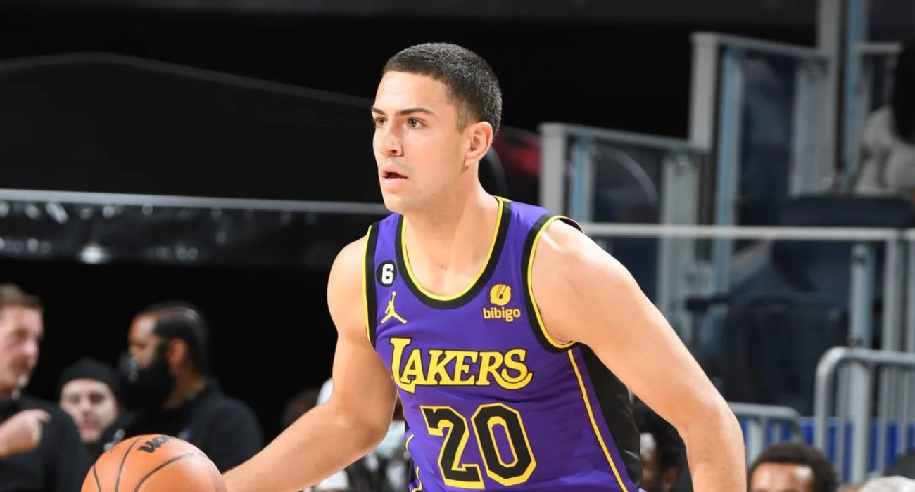 Ο Κόουλ Σουίντερ με τη φανέλα των Λέικερς - Πηγή: LA Lakers