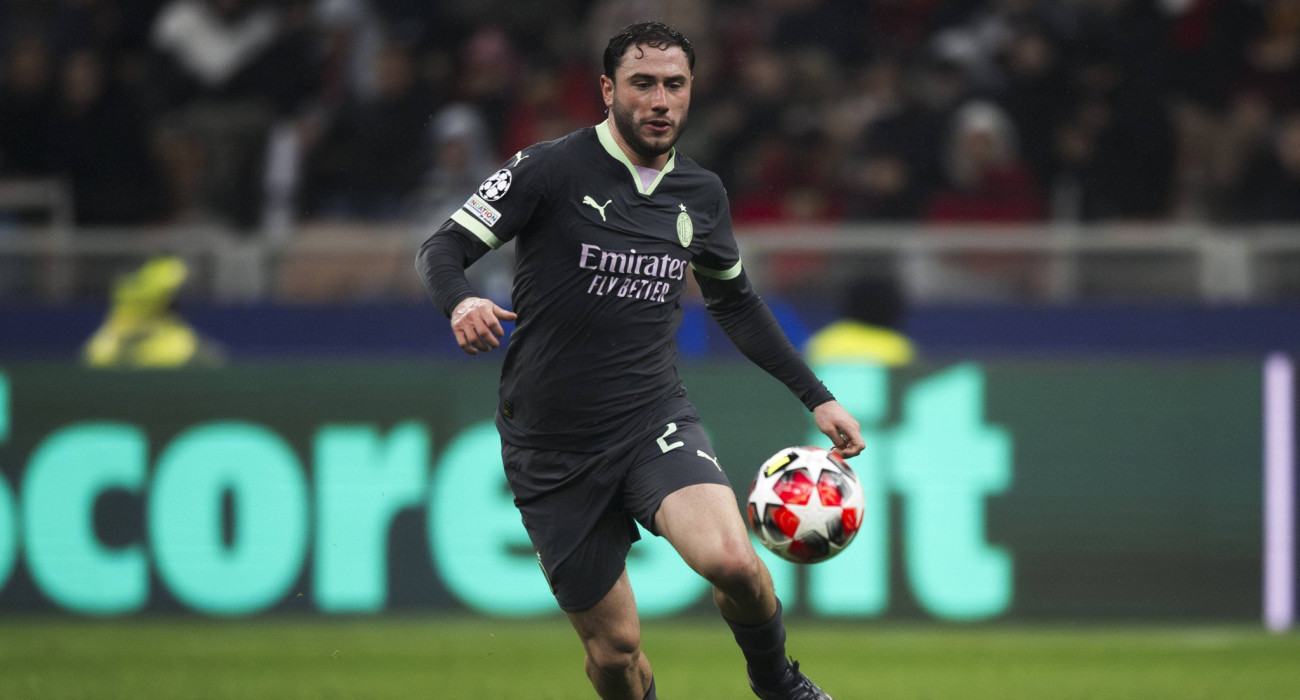 Ο Νταβίντε Καλάμπρια με τη φανέλα της Μίλαν/Πηγή: Imago