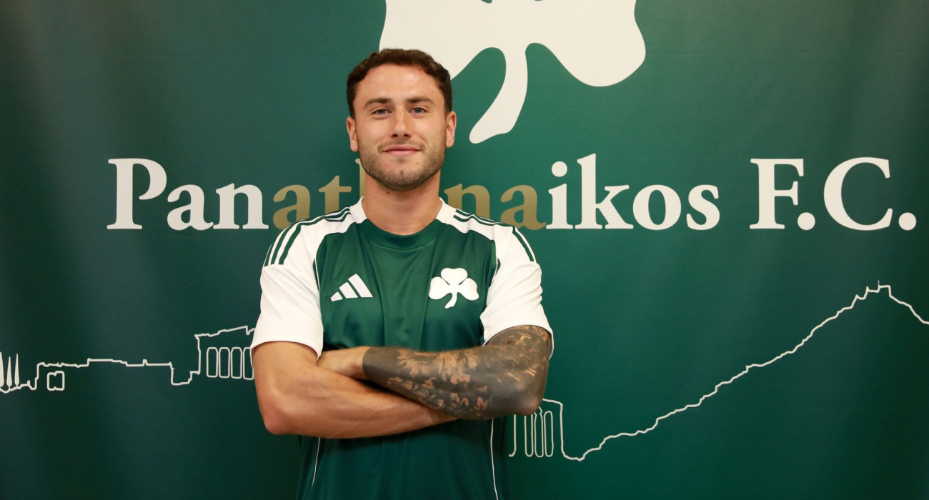 Ο Ντάβιντε Καλάμπρια λίγο μετά την υπογραφή του τριετούς συμβολαίου του με τον Παναθηναϊκό - ΠΗΓΗ: ΙΝΤΙΜΕ