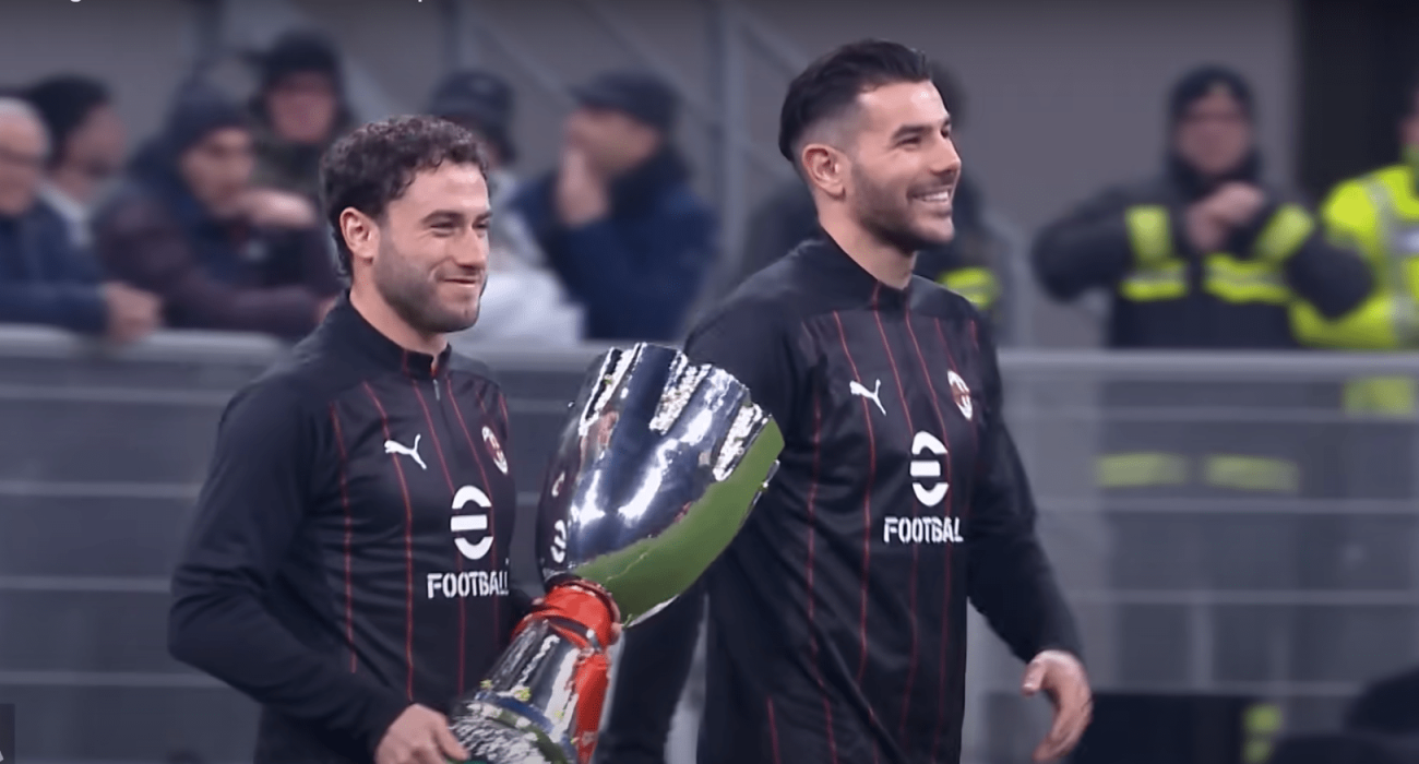 Ο Νταβίντε Καλάμπρια με τον Τέο Ερναντές στη Μίλαν / Screenshot