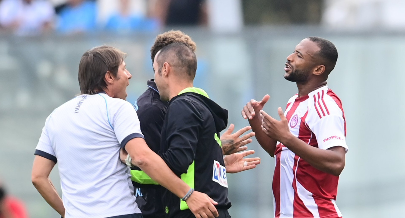 Η παρολίγον σύρραξη του Αντόνιο Κόντε με τον Αγιούμπ Ελ Κααμπί / Πηγή: Eurokinissi