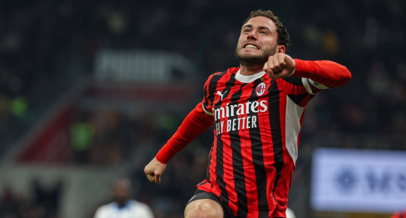 Ο Ντάβιντε Καλάμπρια με τη φανέλα της Μίλαν / Πηγή: Imago