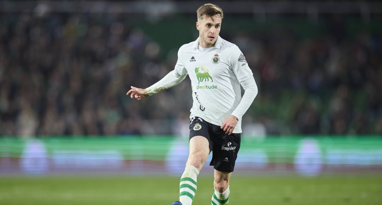 Ο Ντάνι Φερνάντεθ με τη φανέλα της Ρασίνγκ Σανταντέρ / Πηγή: Imago