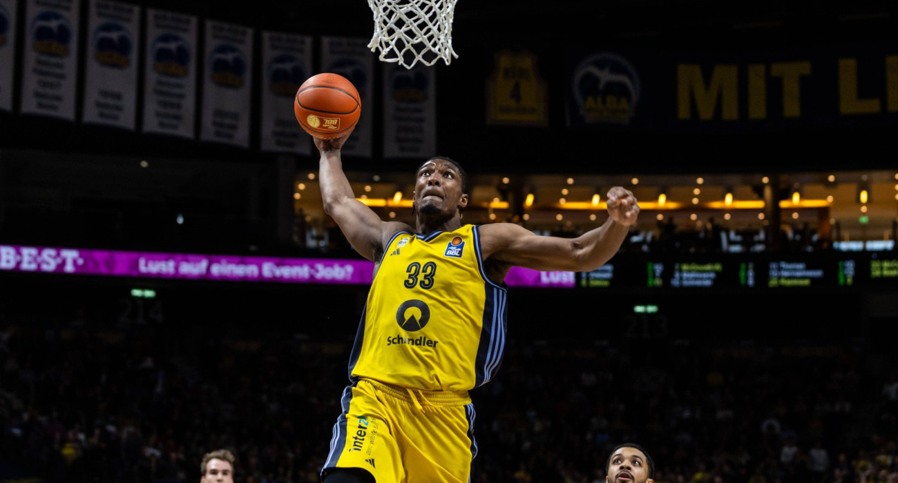 O Ντέιβιντ ΜακΚόρμακ με τη φανέλα της Άλμπα Βερολίνου / Πηγή: Imago