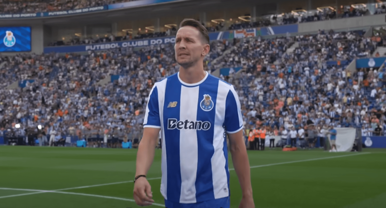 Ο Λουκ ντε Γιονγκ στην παρουσίασή του από την Πόρτο / Screenshot