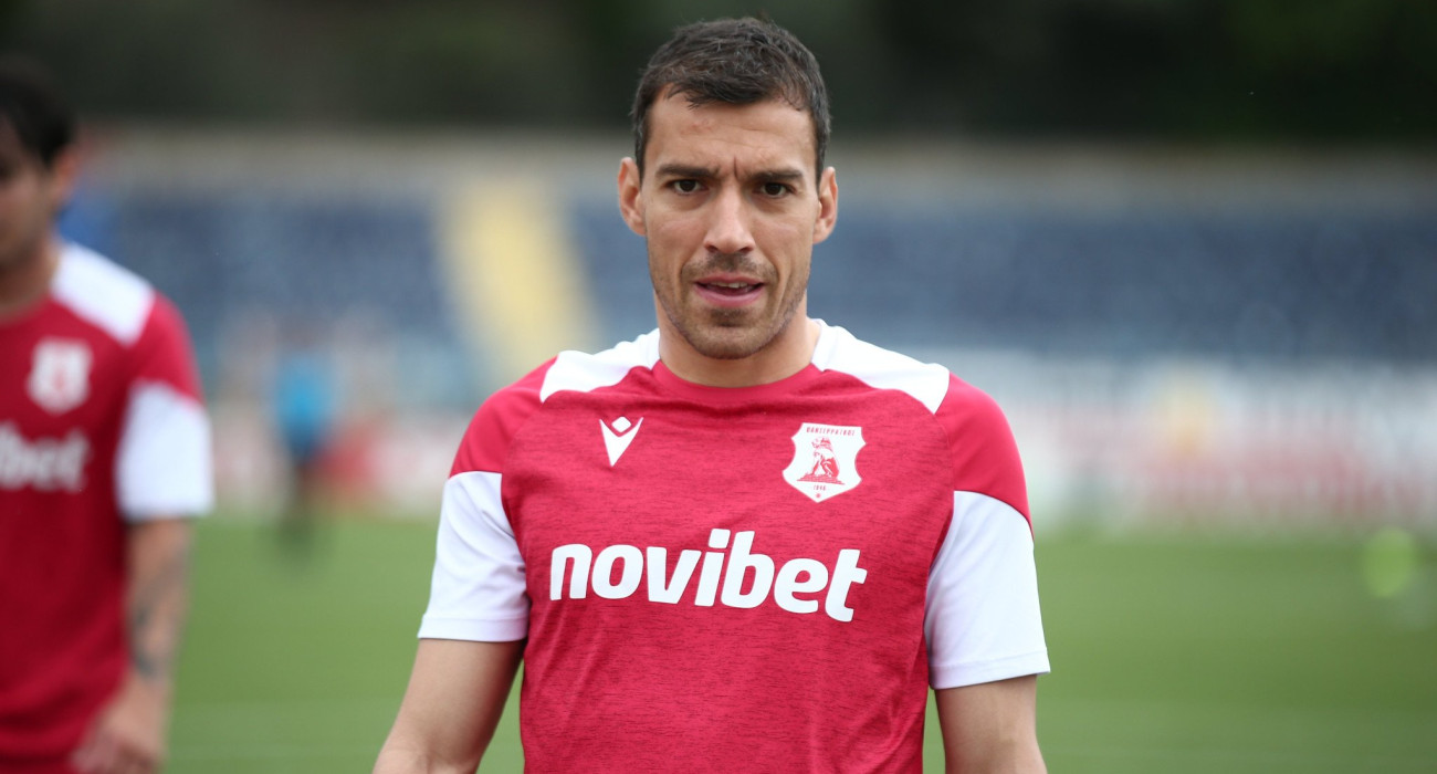 Ο Μίλος Ντέλετιτς με τη φανέλα του Πανσερραϊκού / Πηγή: Eurokinissi