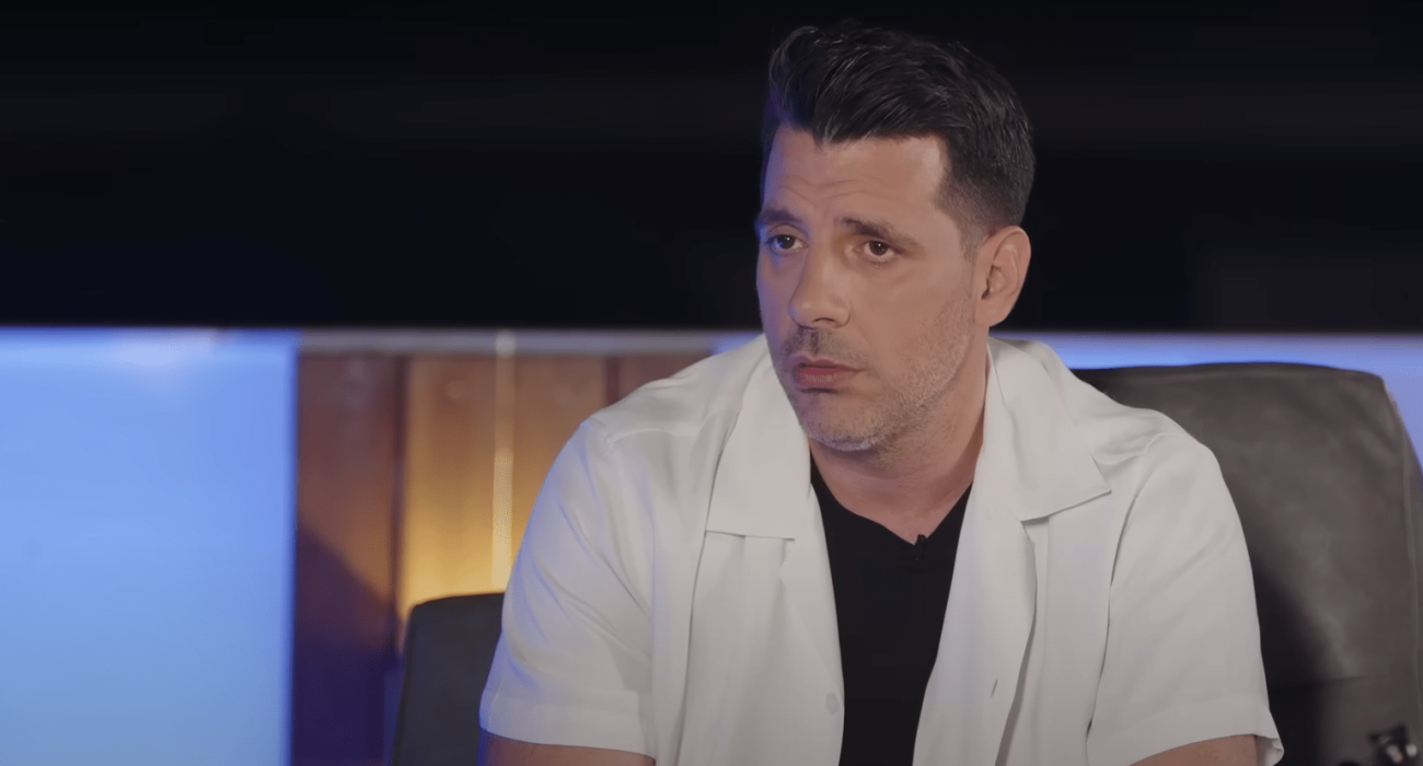 Ο τραγουδιστής Θοδωρής Φέρρης / Screenshot