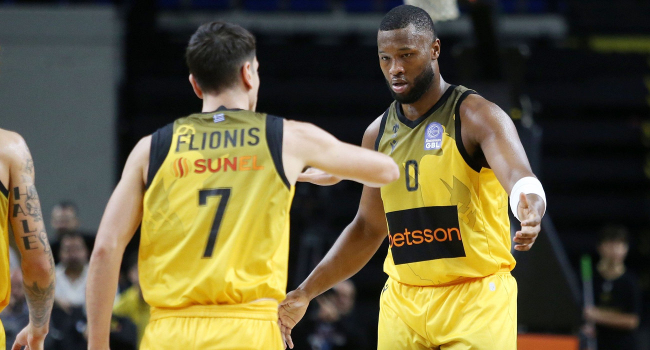 Ο Φλιώνης με τον Γκρέι, βασικά γρανάζια της ΑΕΚ, Πηγή: Intime