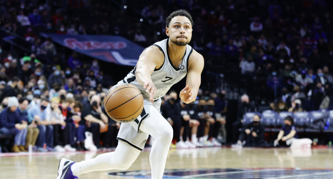 Ο Μπριν Φορμπς του Άρη με τη φανέλα των Σαν Αντόνιο σπερς / Πηγή: Tim Nwachukwu / Getty Images / Ideal Images