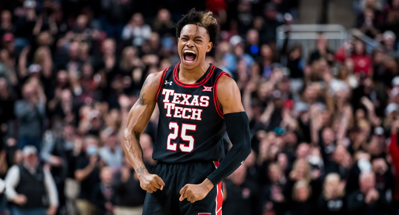 Ο Αντόνις Άρμς με τη φανέλα των Τέξας Τεκ / Πηγή: Getty images