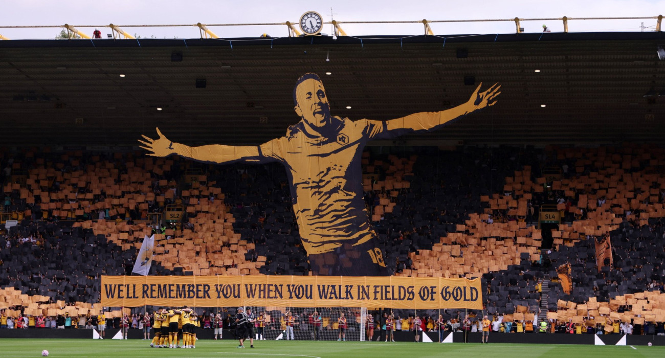 Το εντυπωσιακό κορεό των φίλων της Γουλβς για τον Ντιόγκο Ζότα / Πηγή: Catherine Ivill - AMA / Getty Images / Ideal Images