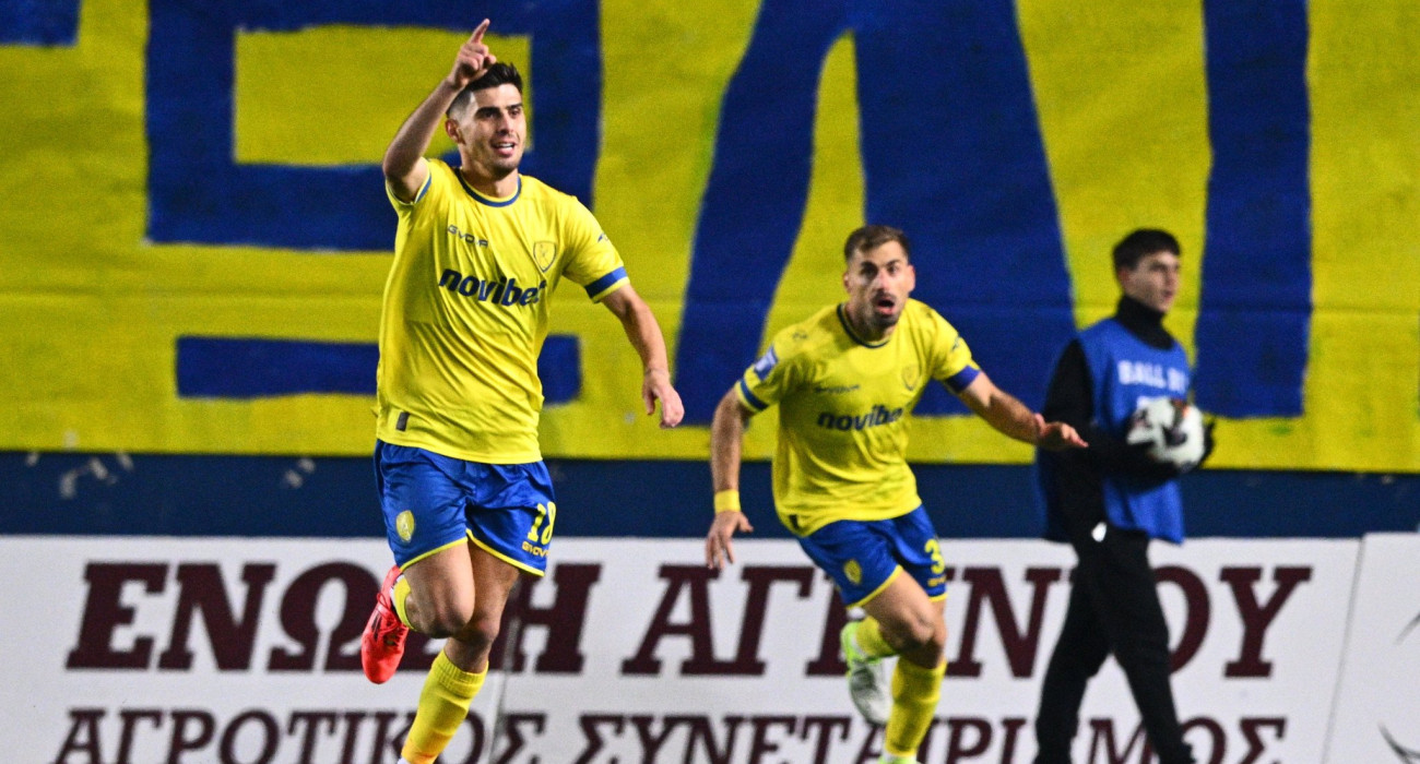 Ο Γιάννης Μπουζούκης με τη φανέλα του Παναιτωλικού / Πηγή: Eurokinissi