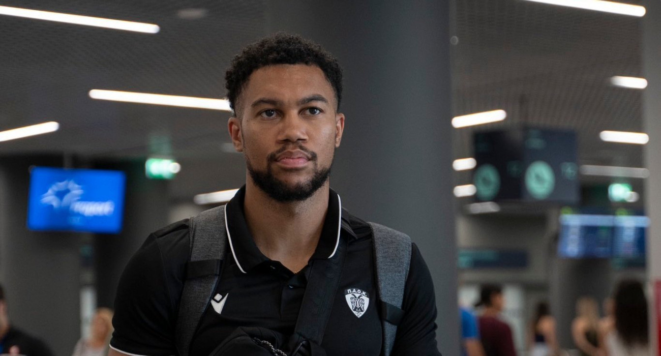 Ο Στέφεν Μπράουν στο αεροδρόμιο «Μακεδονία»/Πηγή: x.com/@paokbc