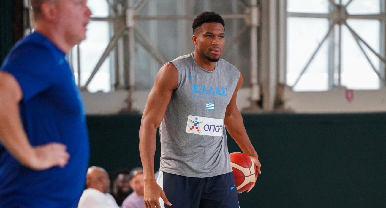 Ο Γιάννης Αντετοκούνμπο σε προπόνηση της Εθνικής ομάδας