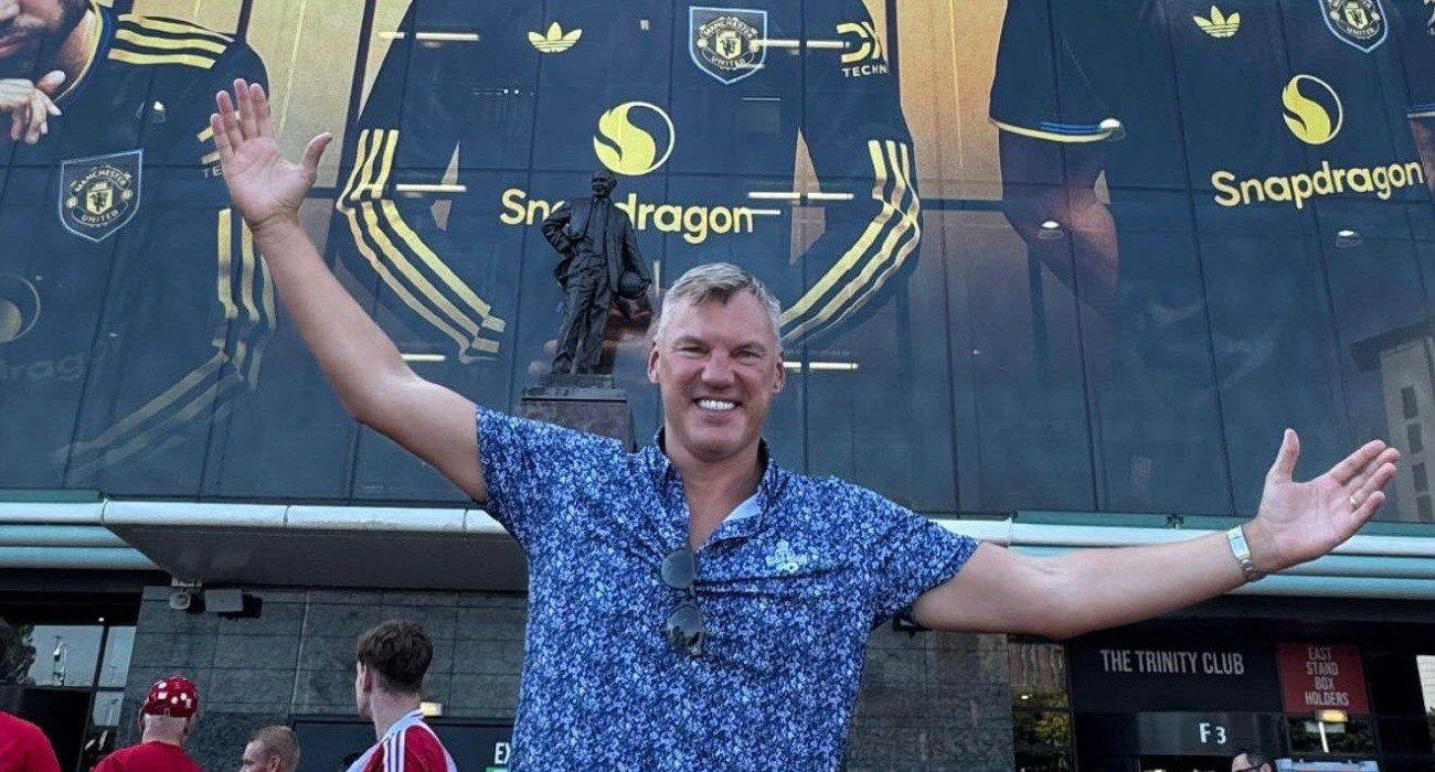 Ο Σαρούνας Γιασικεβίτσιους έξω από το Ολντ Τράφορντ / Πηγή: IG Story / Screenshot