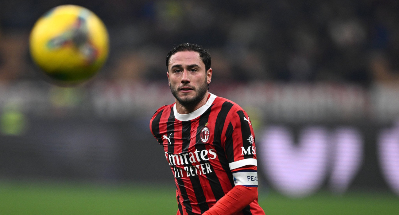 Ο Ντάβιντε Καλάμπρια με τη φανέλα της Μίλαν / Πηγή: Imago