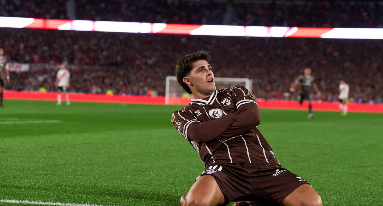 Ο Βιθέντε Ταμπόρδα πανηγυρίζει γκολ της Πλατένσε / Πηγή: Imago