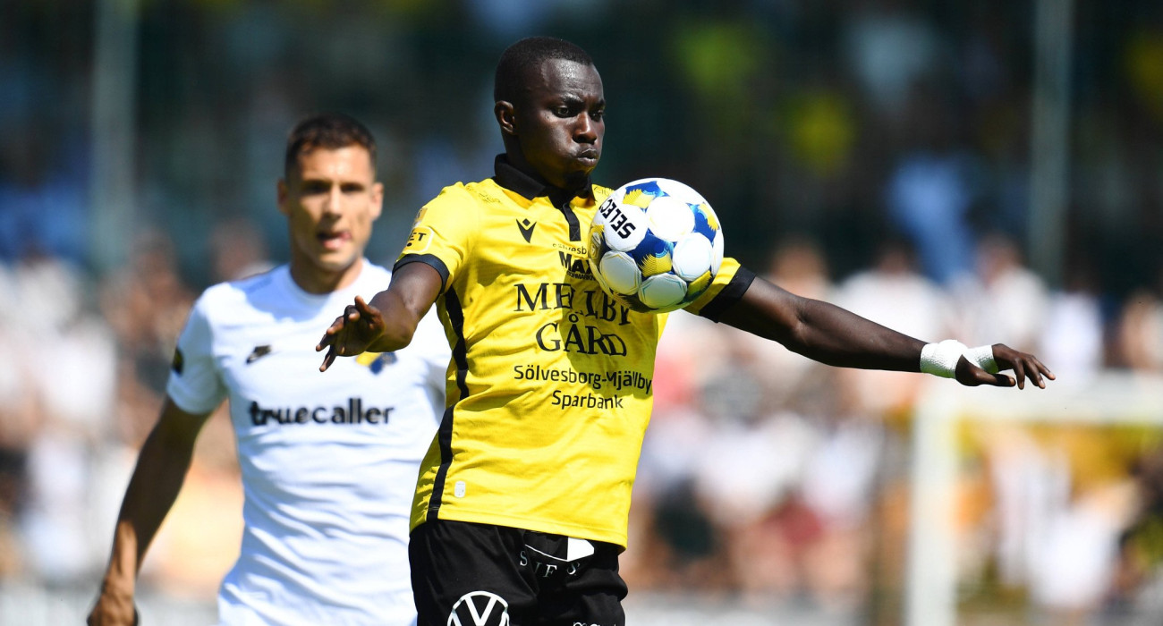 Ο Αμντουλί Μανέ κοντολάρει τη μπάλα/ Πηγή: Imago