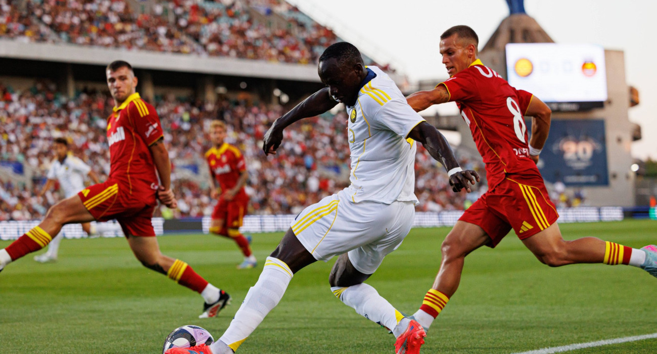 Οι Ντόι και Μπακουλας μαρκάρουν τον Μανέ στο φιλικό της Ρίο Αβε με την Αλ Νασρ / Πηγή: Imago