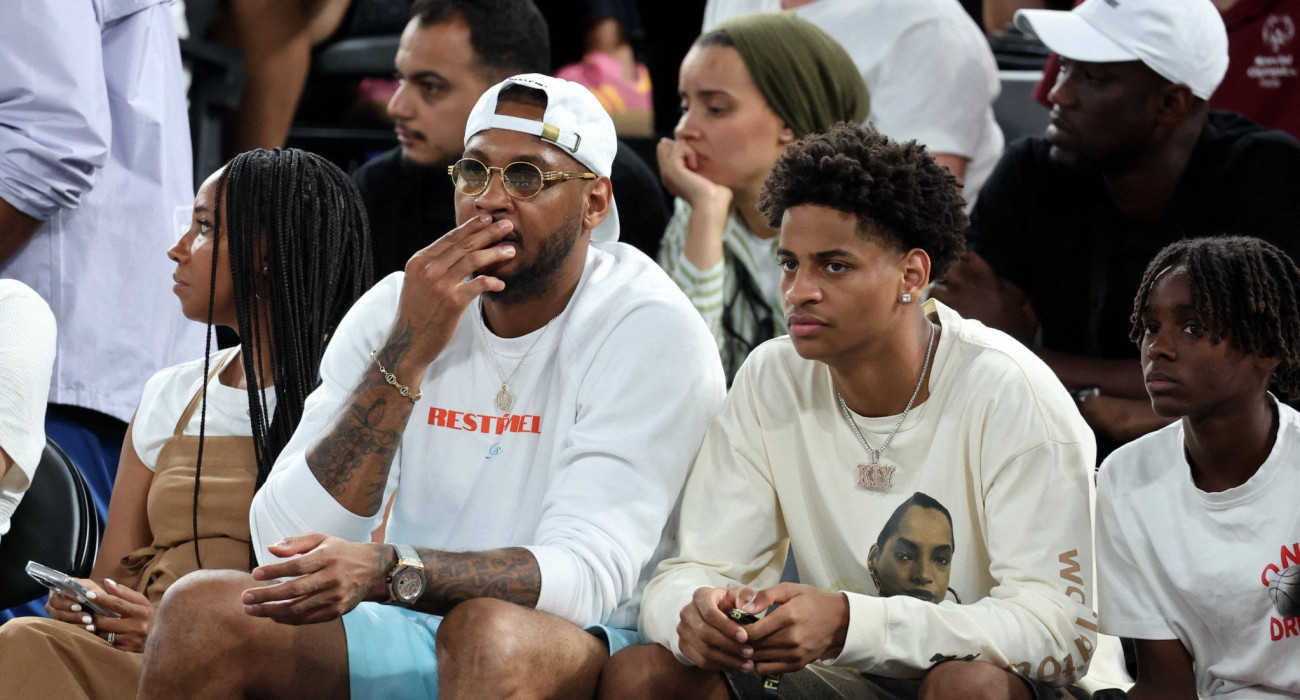 Ο Καρμέλο Άντονι με τον γιό του Κιάν, στους Ολυμπιακούς αγώνες του Παρισίου, Πηγή: Imago