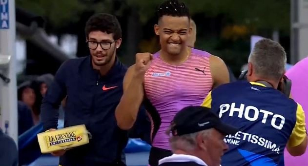 Ο Εμμανουήλ Καραλής και ο Ερσού Σασμά/ screenshot