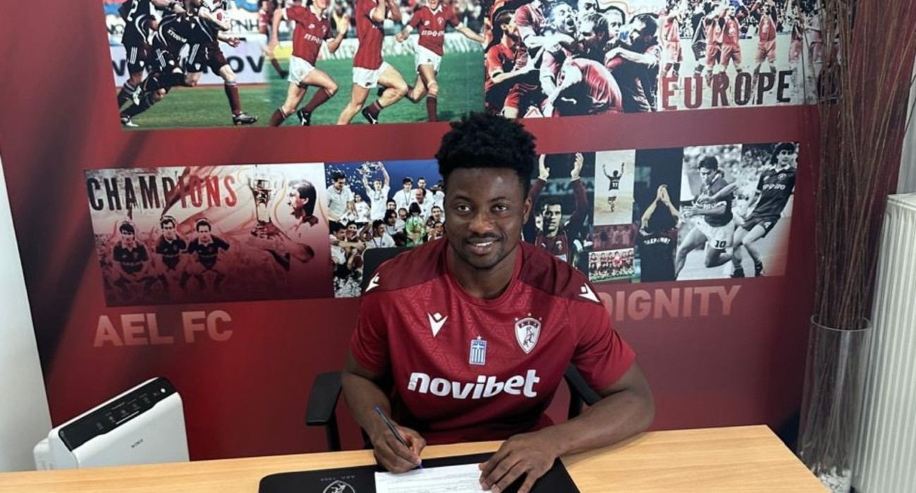 Ο Κινγκ Φαϊζάλ υπέγραψε στην ΑΕΛ / Πηγή: aelfc